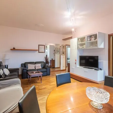 Masini 56, Apartment